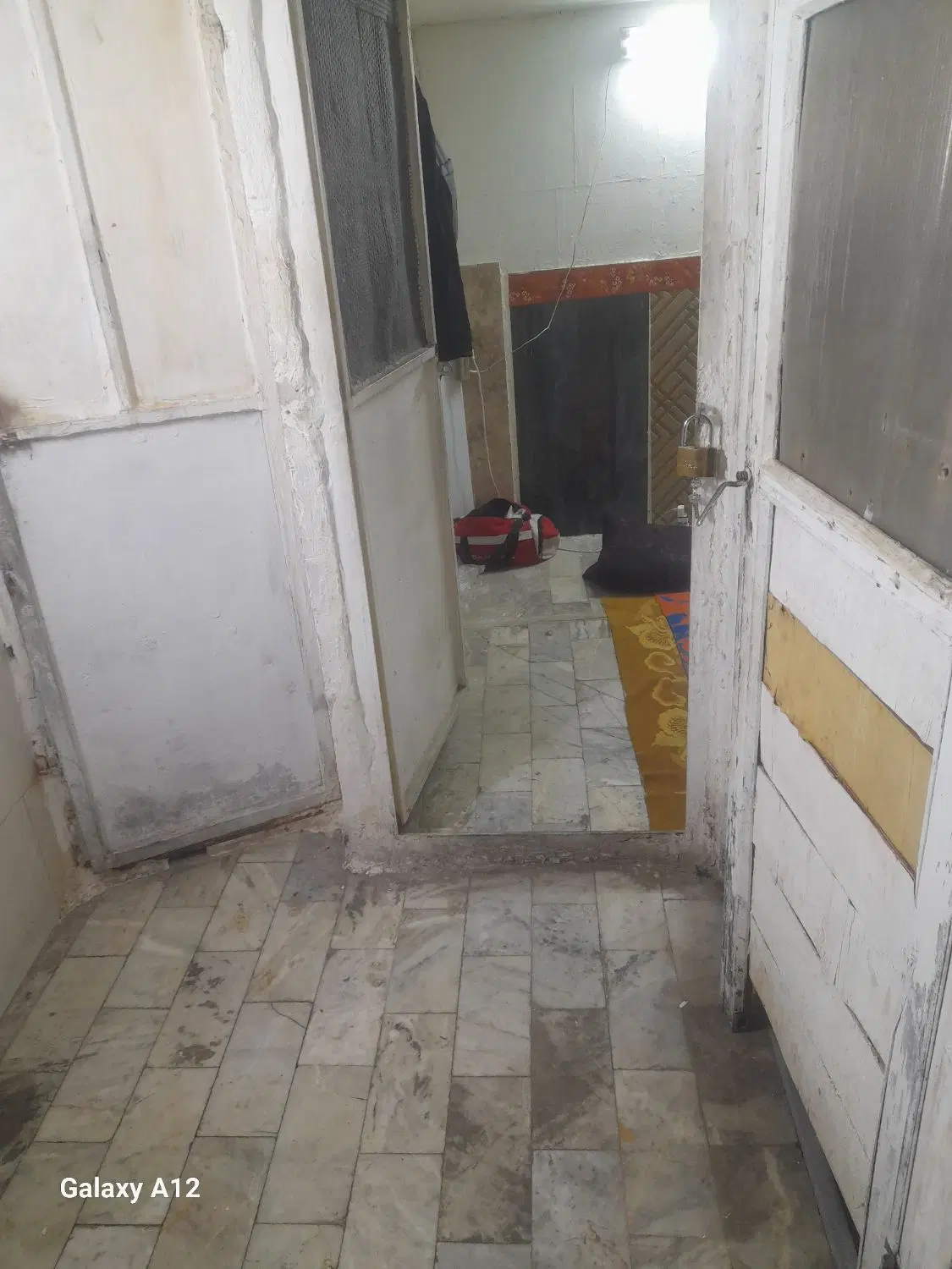 با سلام اتاق مجردی