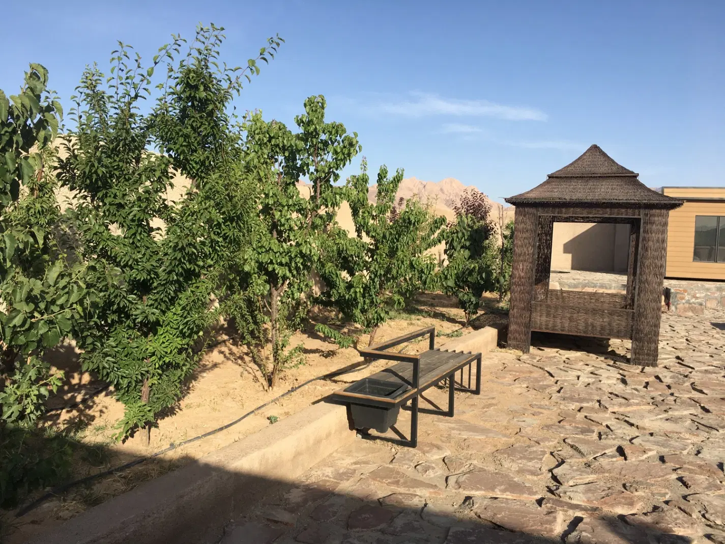 640 متر باغ حاشیه راه قدی نزدیک کمربندی