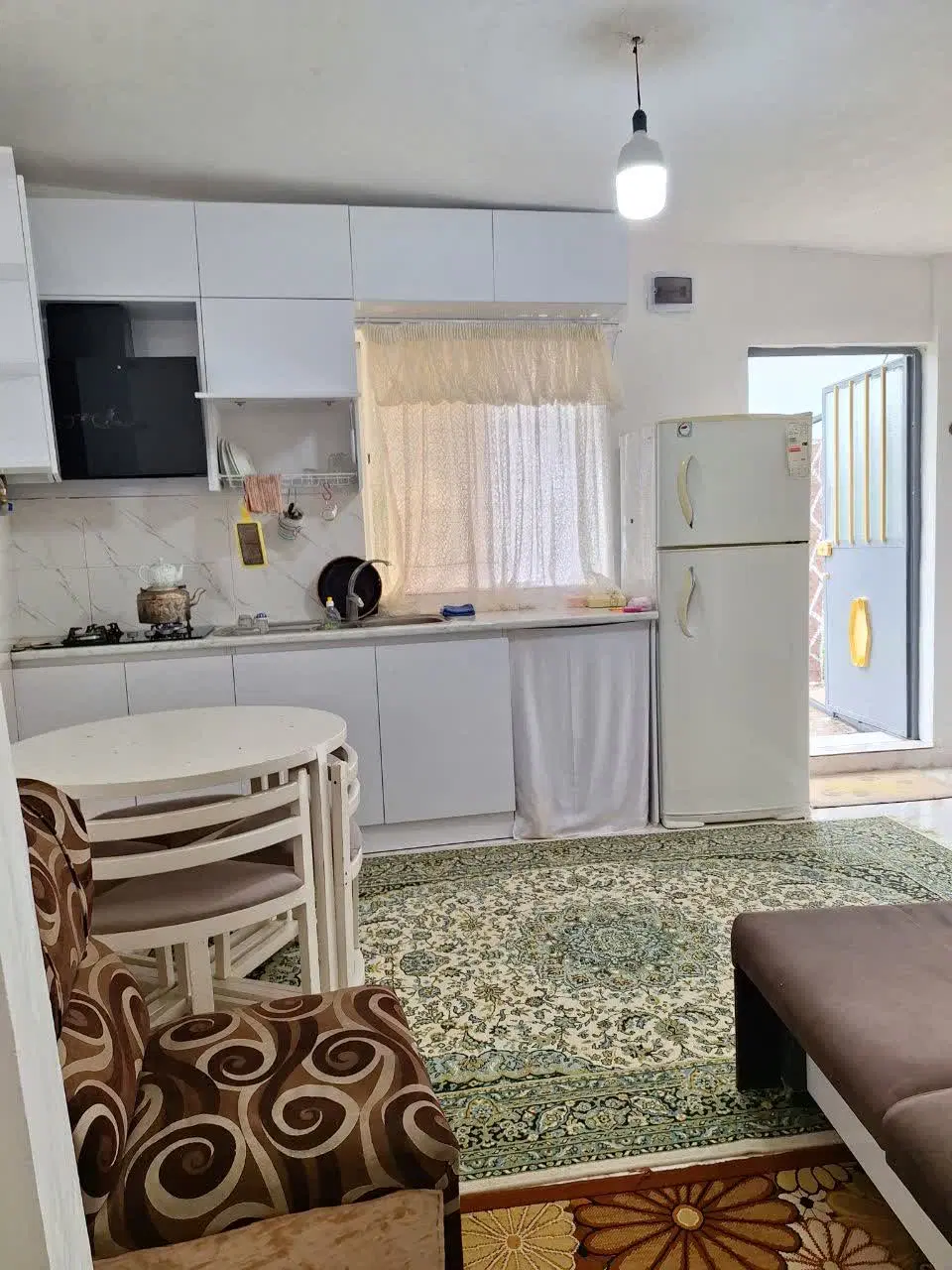 خانه ویلایی۱۲۰مترزمین و سوییت ۴۰متری تجاری مسکونی