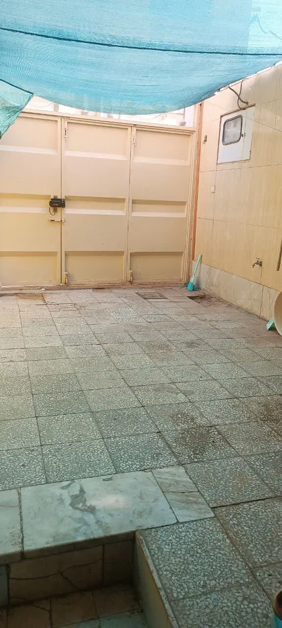 همکف حیاط دار