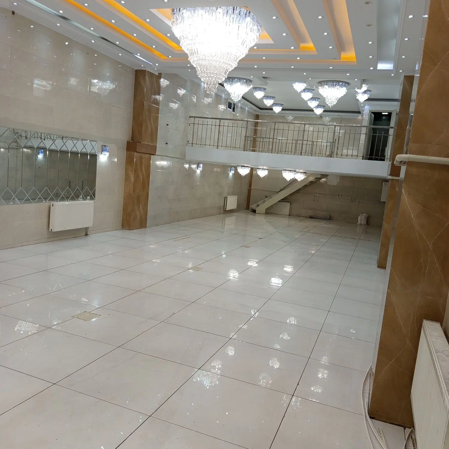 مغازه در ۳۵ متری لاله جنب خیابان مترو شهرک نور