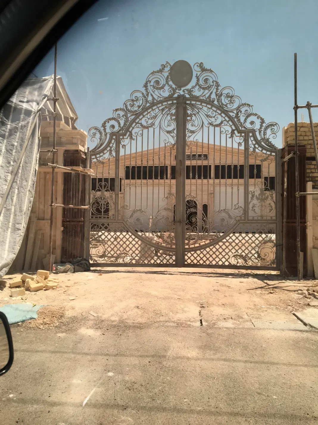 فروش آپارتمان ۱۴۰ متری واقع در کوی خواجها ۲۰ متری