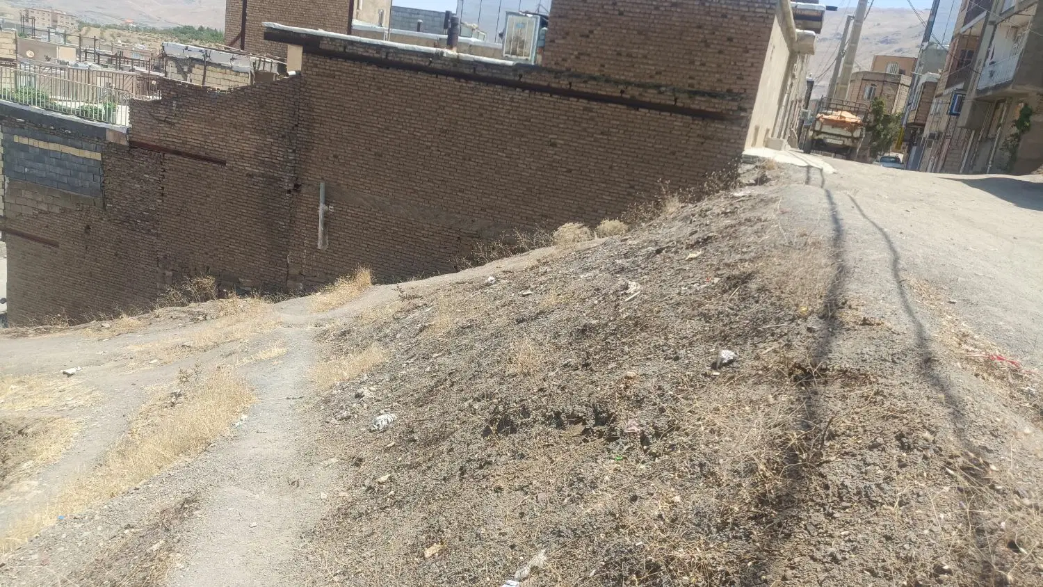 زمین90 متری نزدیک خیابان