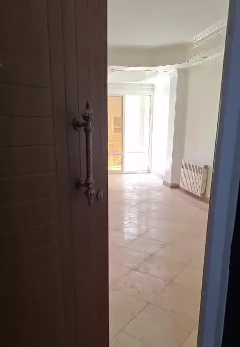 آپارتمان ۳ خوابه تخلیه و نقاشی