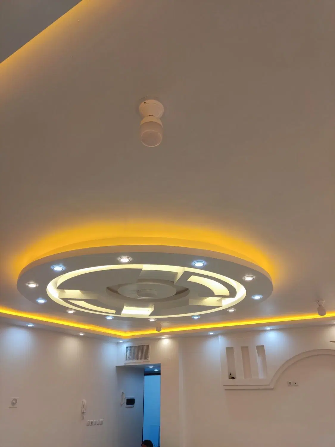 آپارتمان تک واحد ۱۳۵ متری آسانسور پارکینگ و انباری