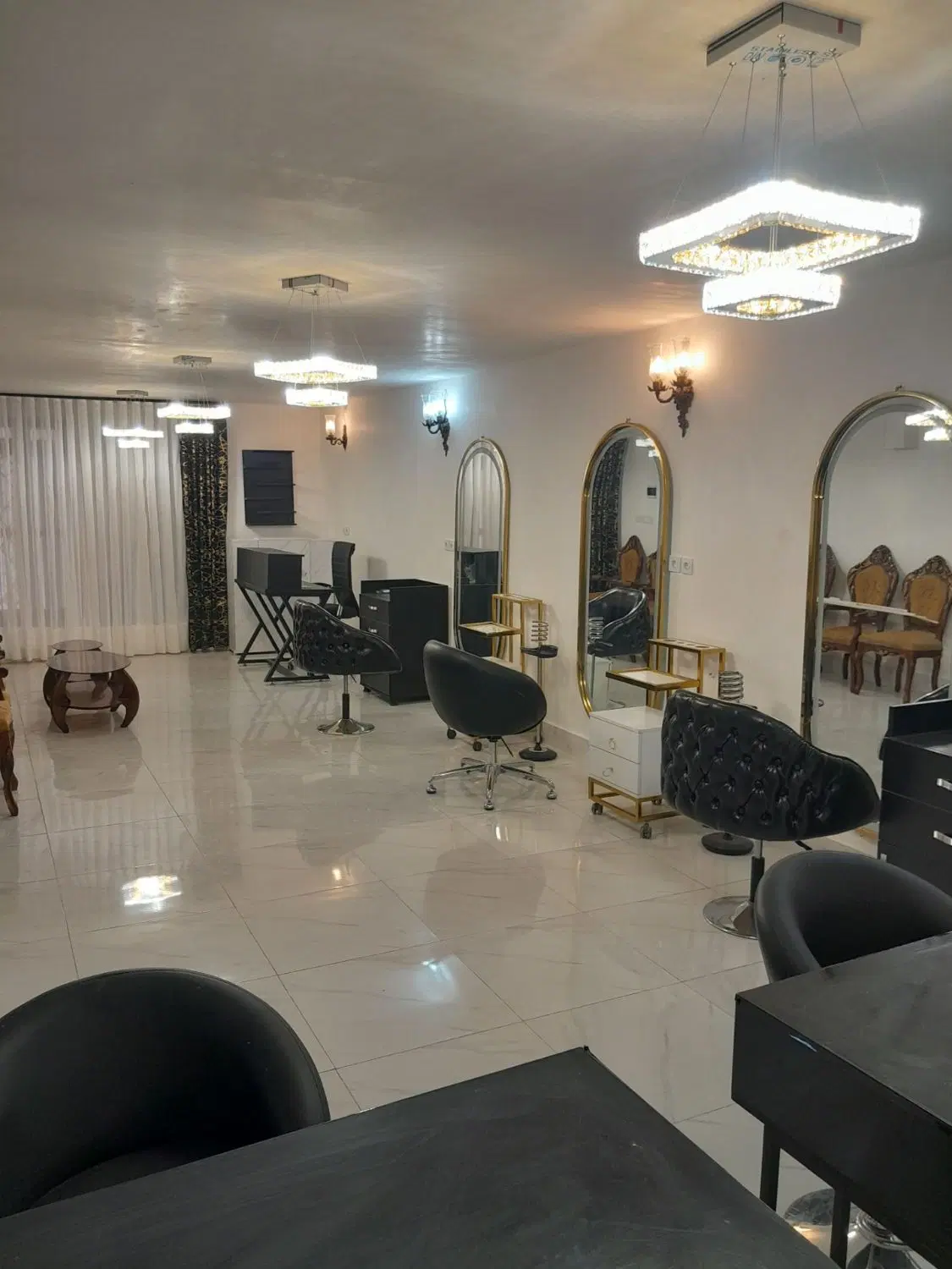 اجاره سالن آرایشی با تمامی وسایل
