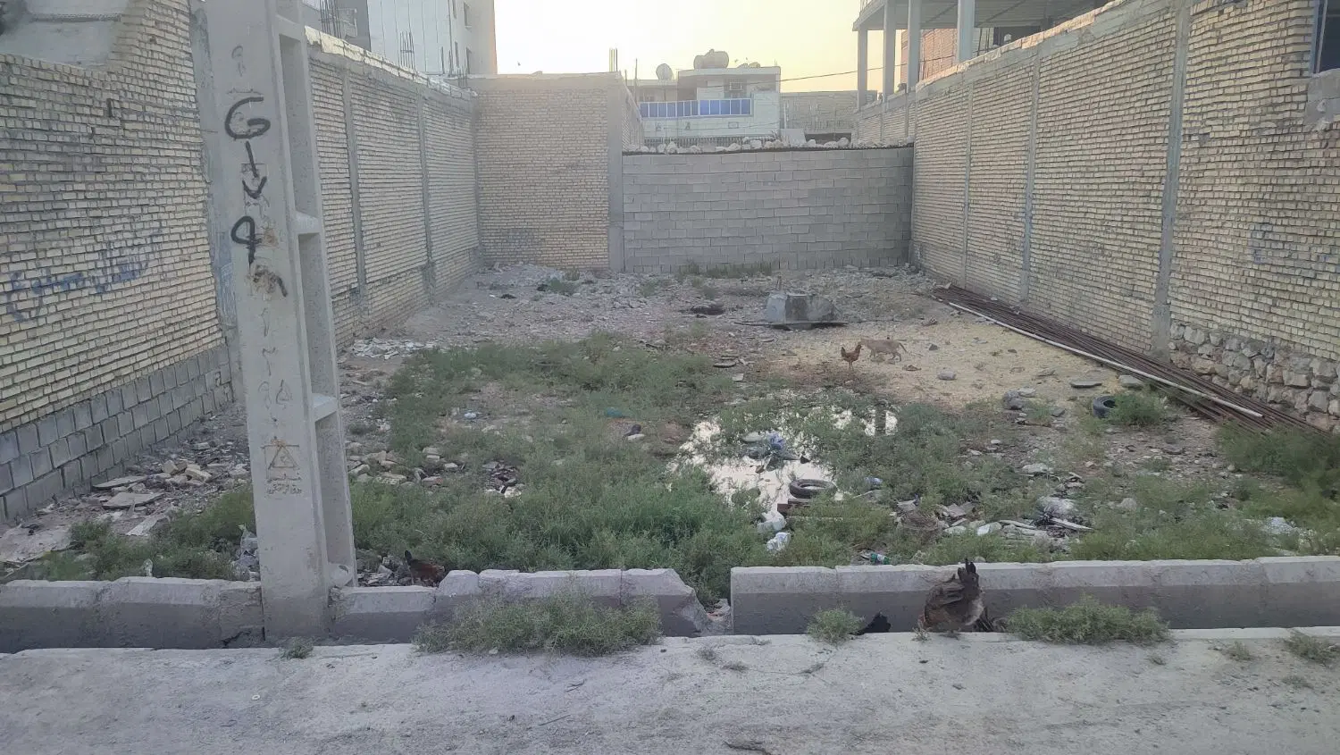 زمین فروشی