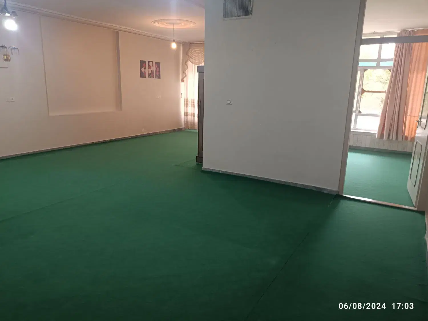 ویلایی ۳۰۰متری سالن بزرگ و حیات دار .محله فرتخون
