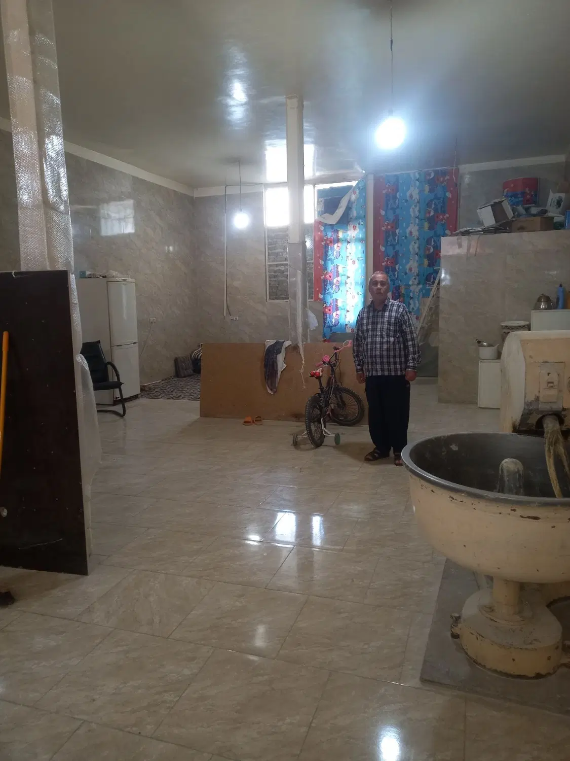 یک باب مغازه 100متری