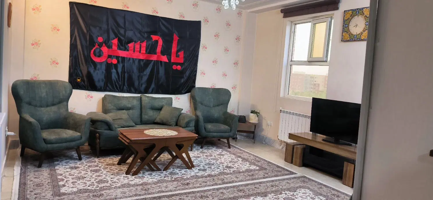 آپارتمان ۸۴ متری خوش نقشه با کاغذدیواری