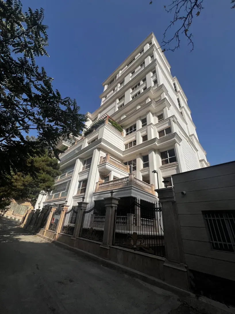 ۲۱۰ متر _ گلنگی _ شمالی بر ۷ _ قابلیت ساخت ۷ طبقه