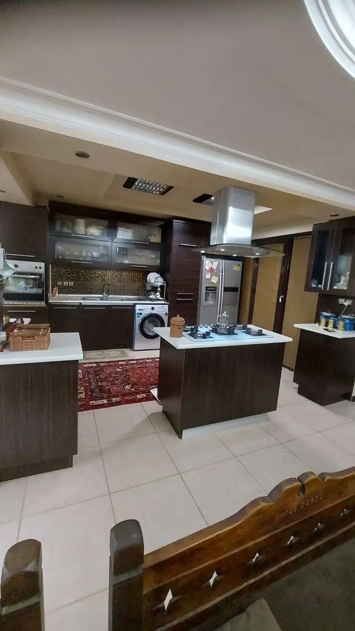 هم خانه خانم موجه سیگار بلا مانع