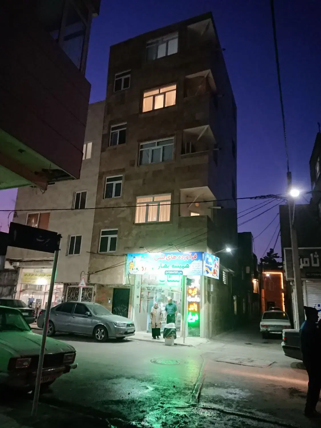 60 متر دو خواب طبقه دوم سر نبش نورگیر