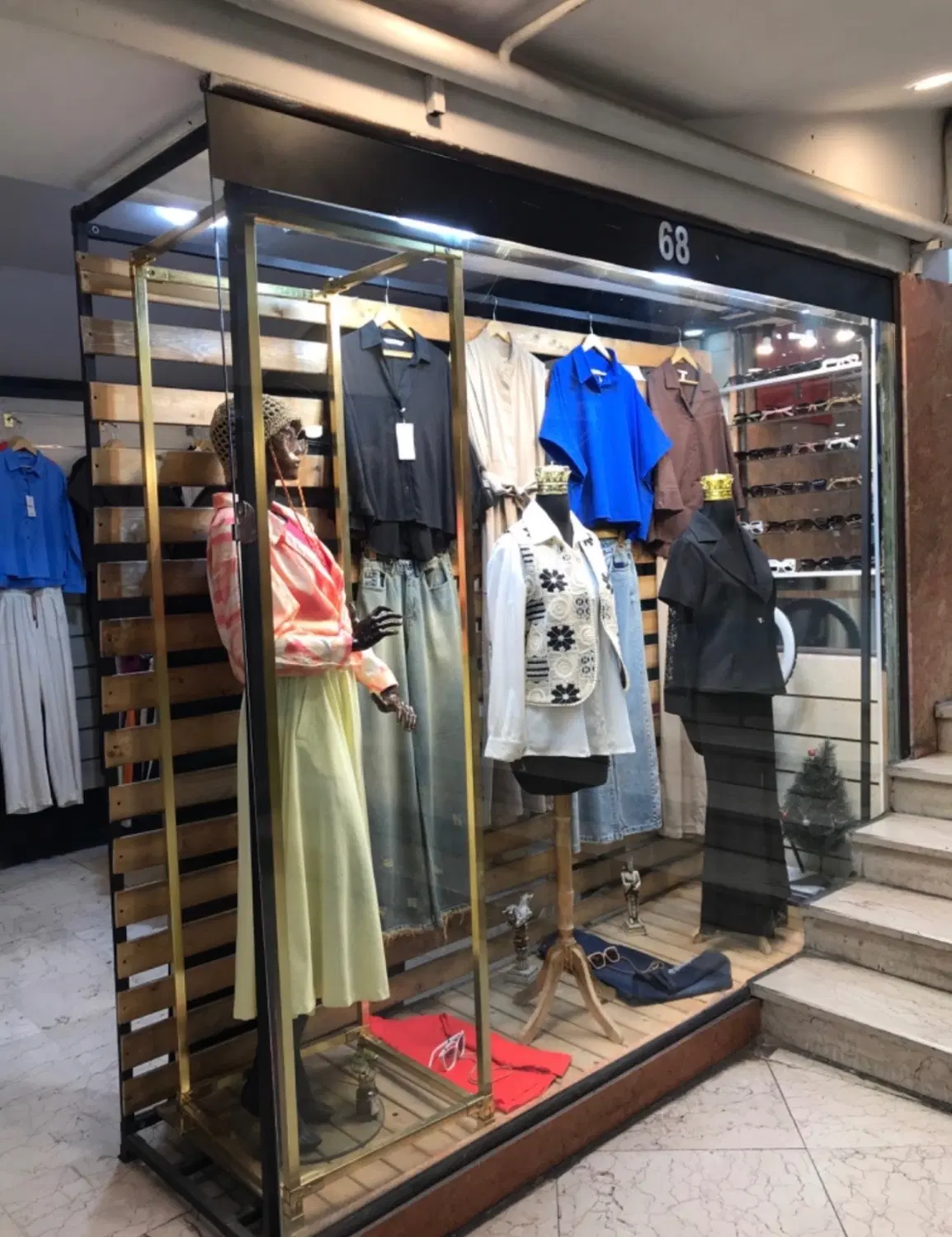 یک باب مغازه واقع در پاساژ راگا اجاره داده میشود