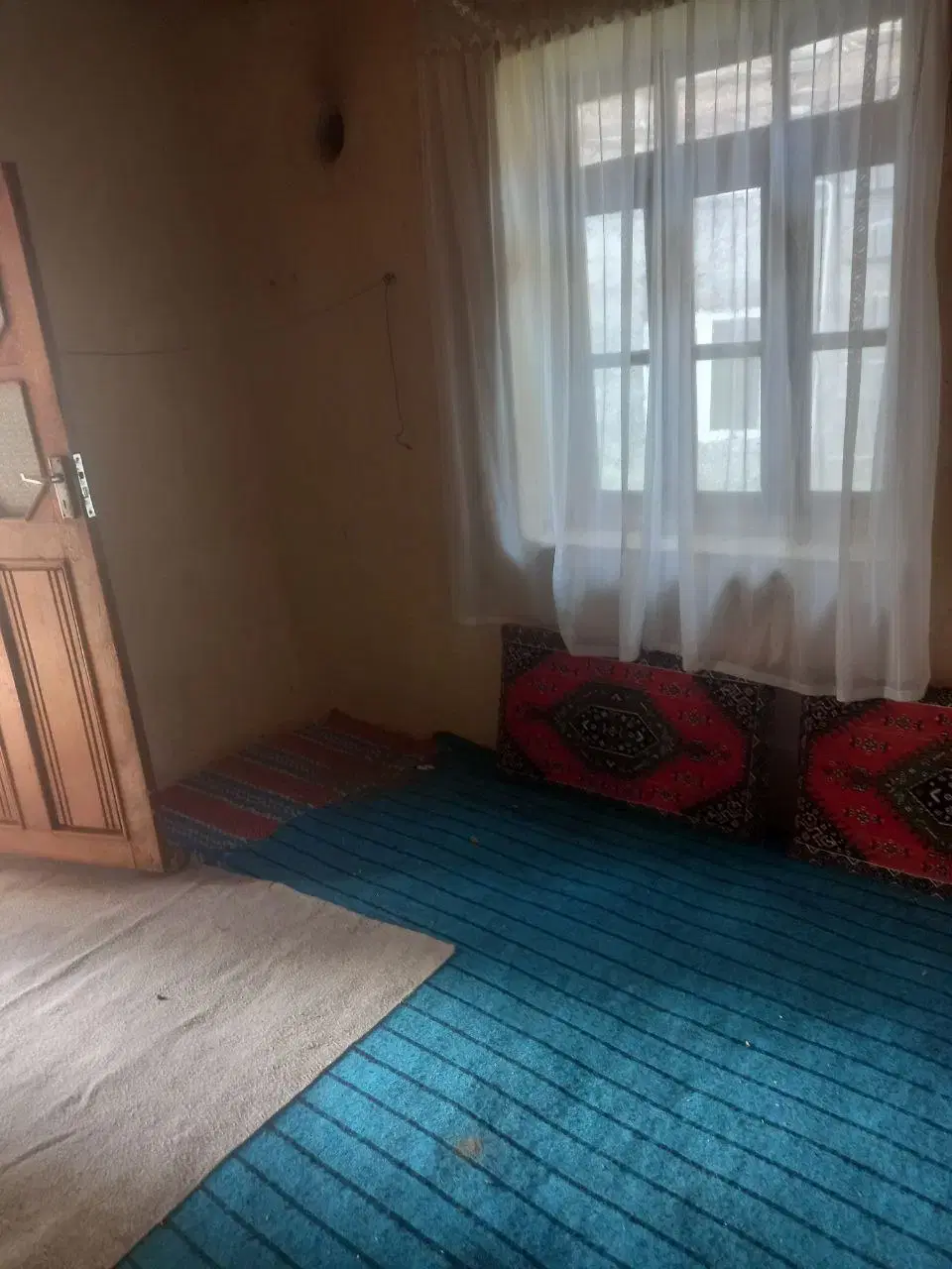 ویلای کاهگلی نزدیک چشمه
