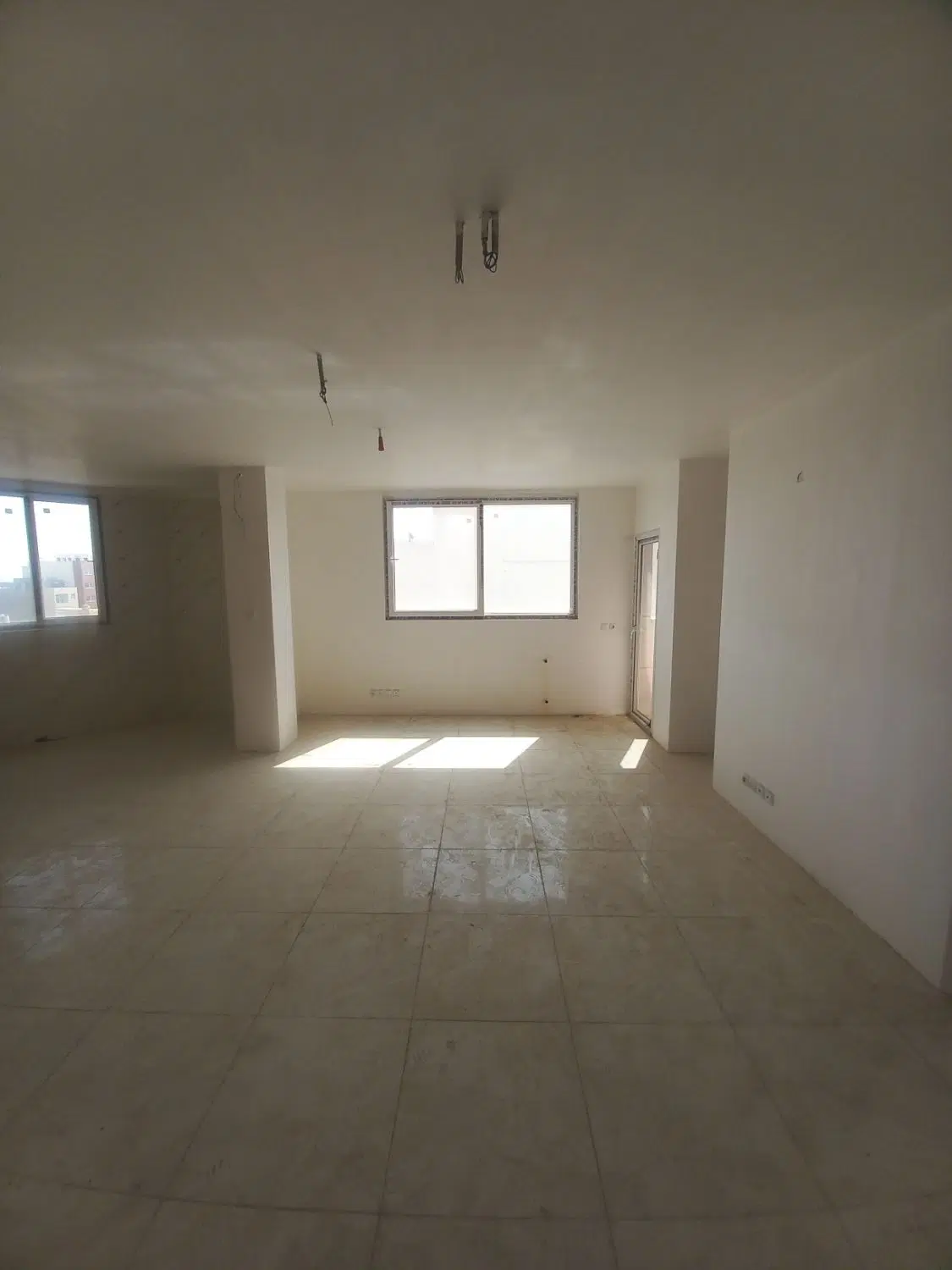 آپارتمان ۱۰۰ متری شیک و پر نور