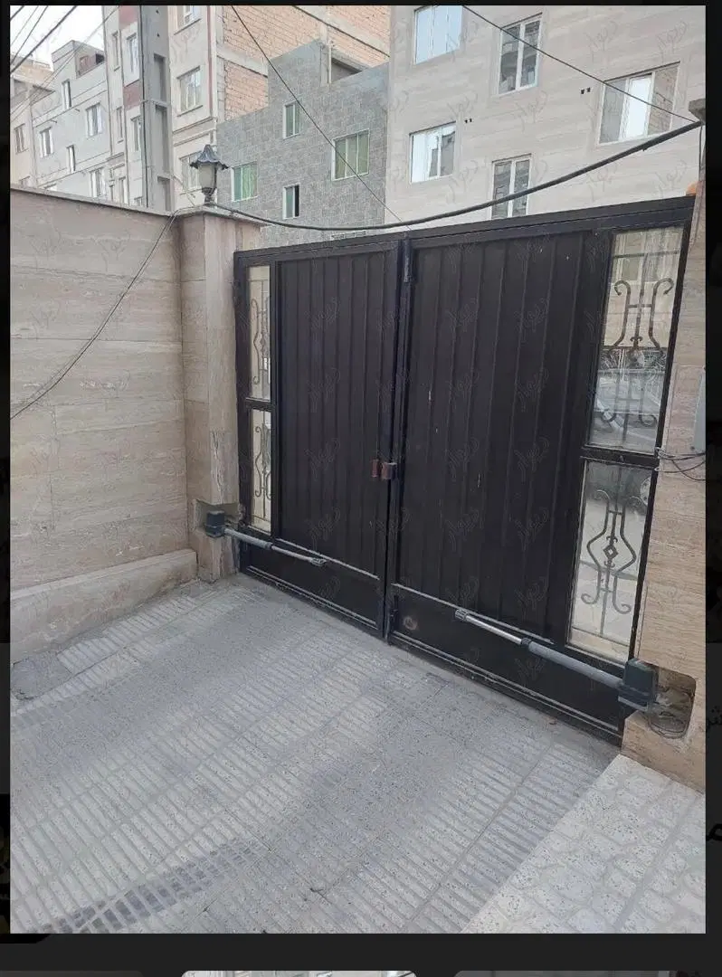 زمین چهار دیواری  بر بلوار سپاه