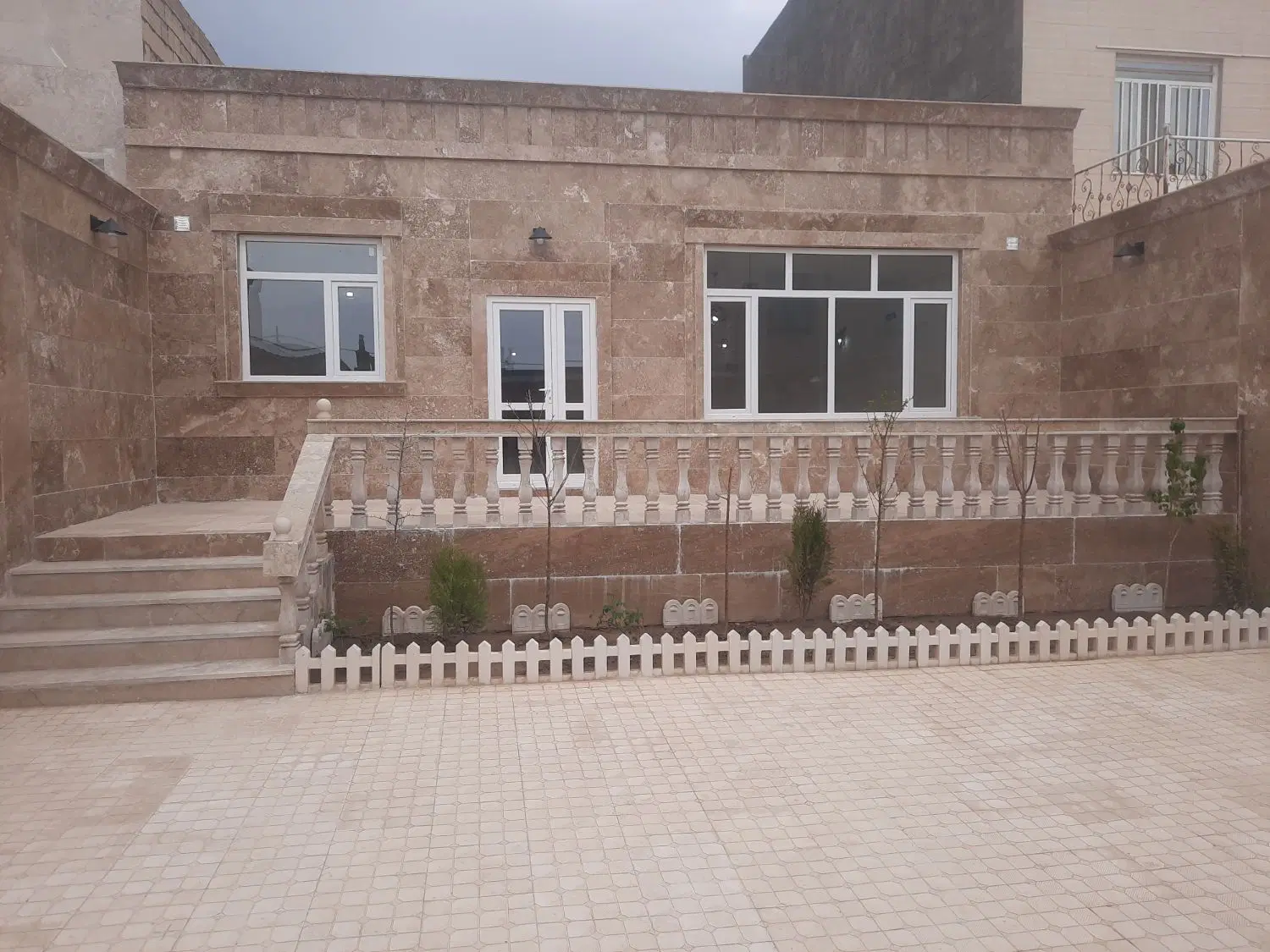 ویلایی ۲۶۰ متری ۱۴۰ متر زیر بنا
