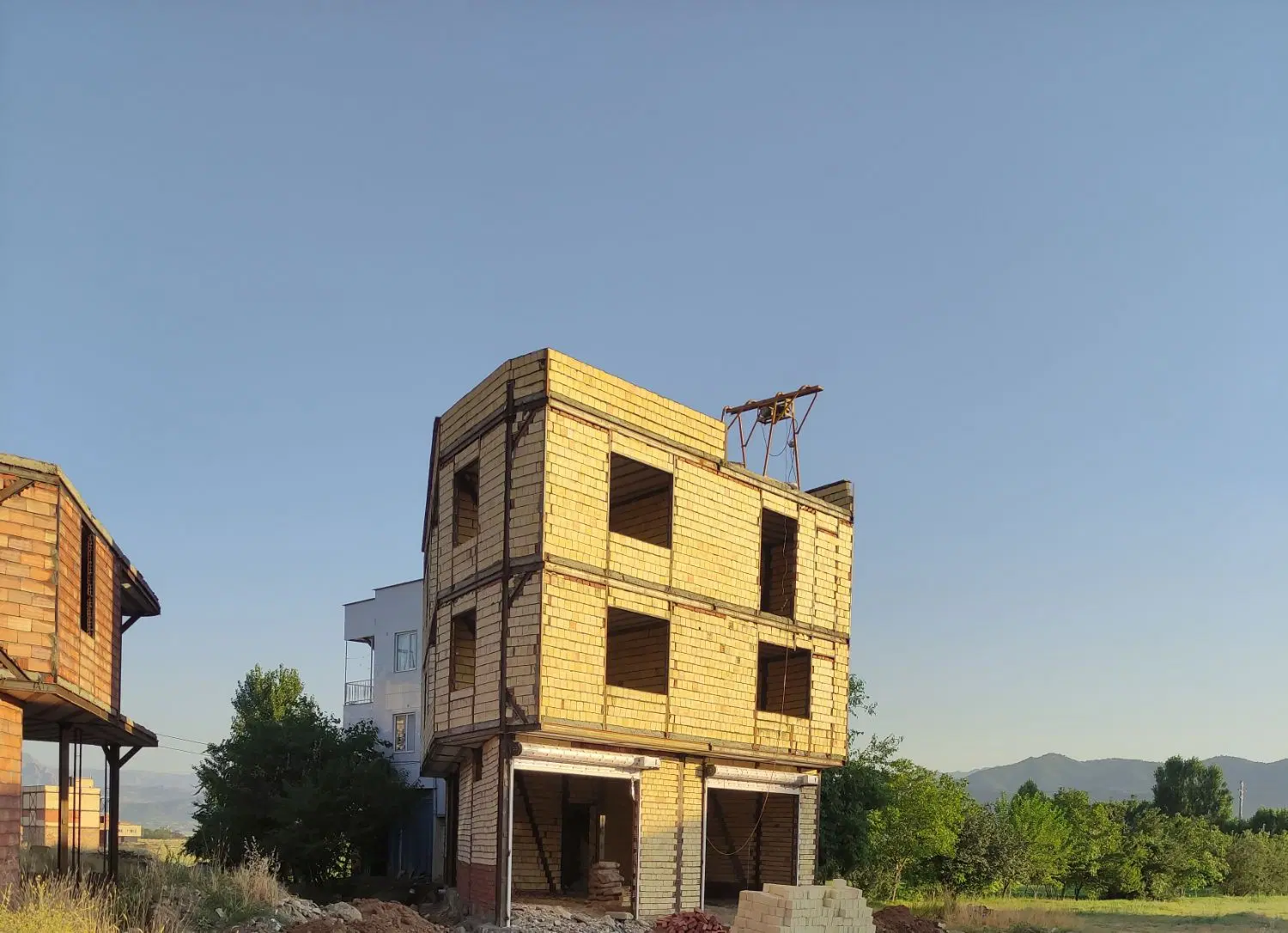 خانه  سفت کاری پایین  تپه خزنه