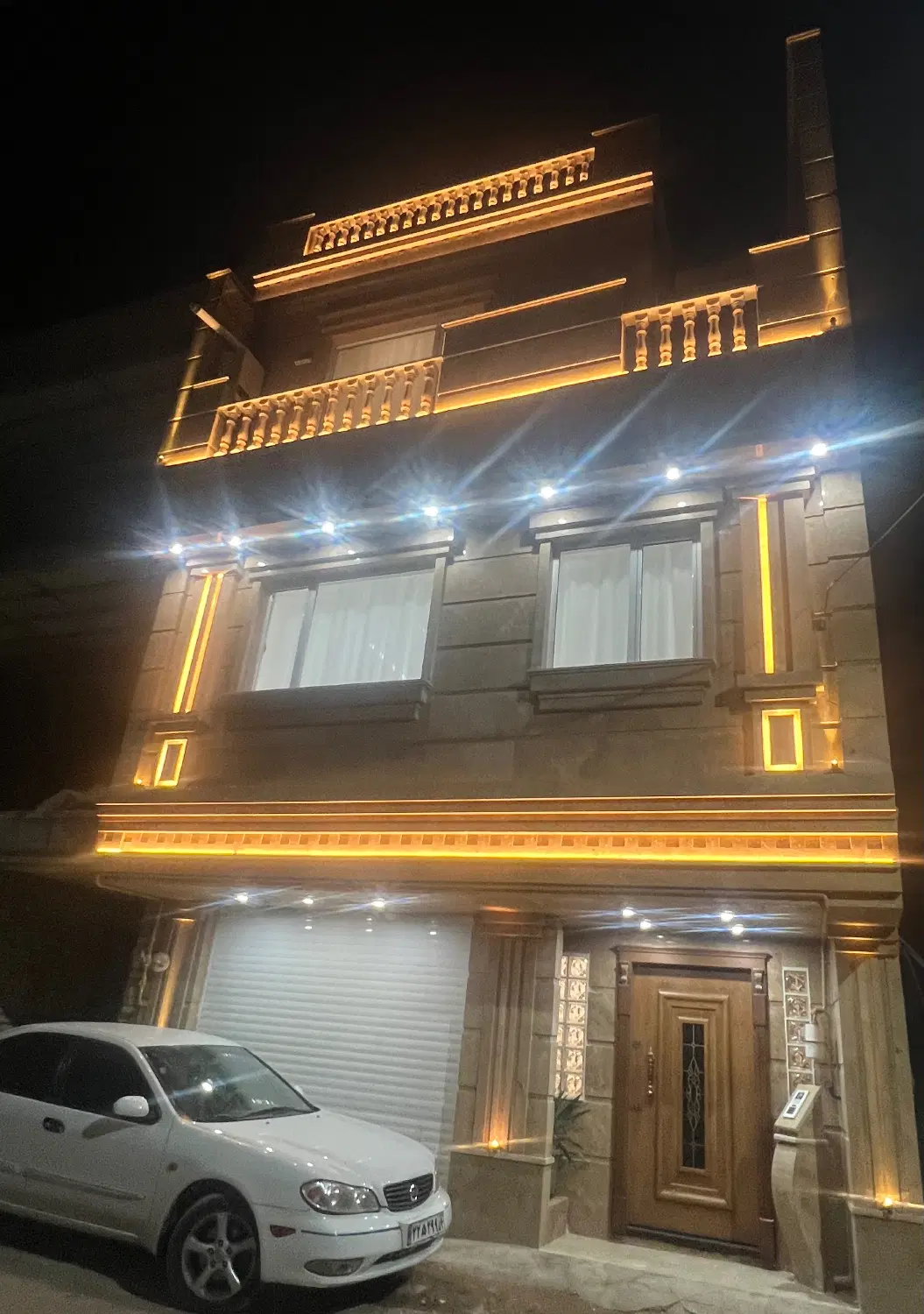 خانه ۳۶۰ متری_ دوطبقه + پیلوت_ آسانسورفعال