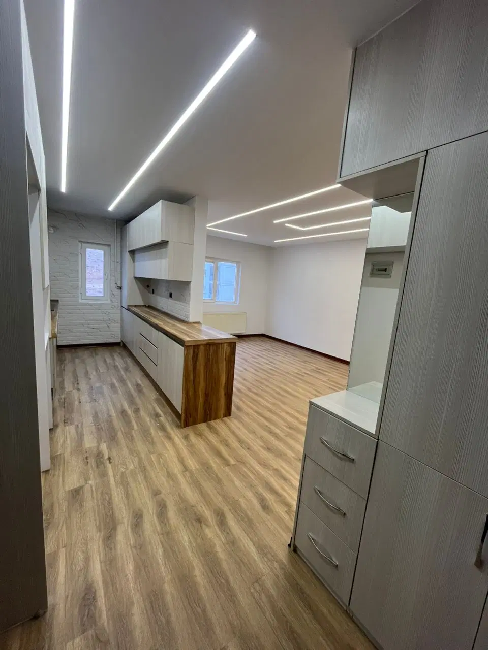 فاز 11پردیس ۸۷ متری دو خواب دسترسی آسان