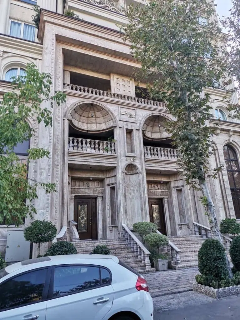 یک ساختمان ویلای ۱۴۲ متری اراسته ها