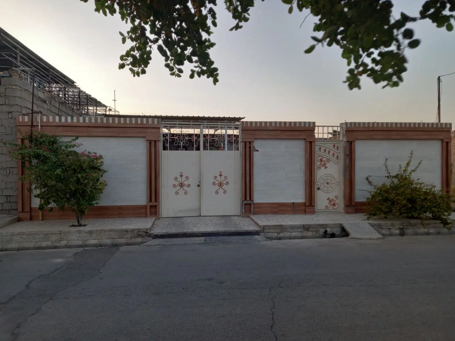 خانه بزرگ شهر ازادی