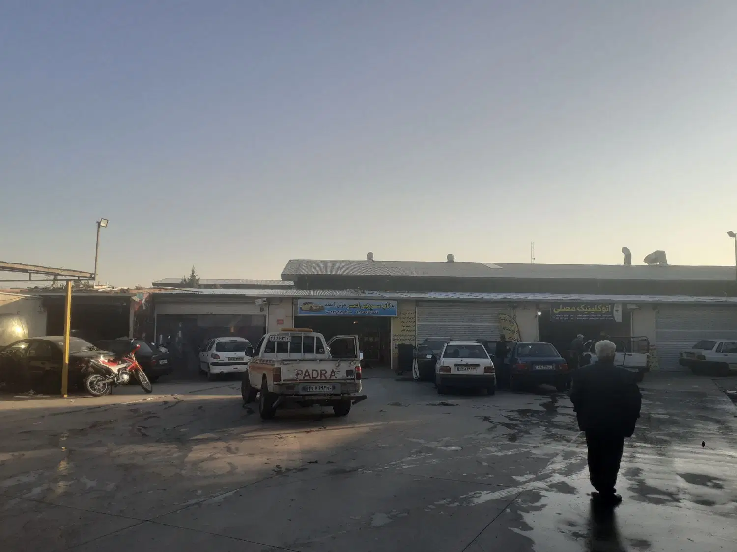 اجاره ۴۰متر مغازه برجاده قدیم اگزوز سازی تشخیص رنگ
