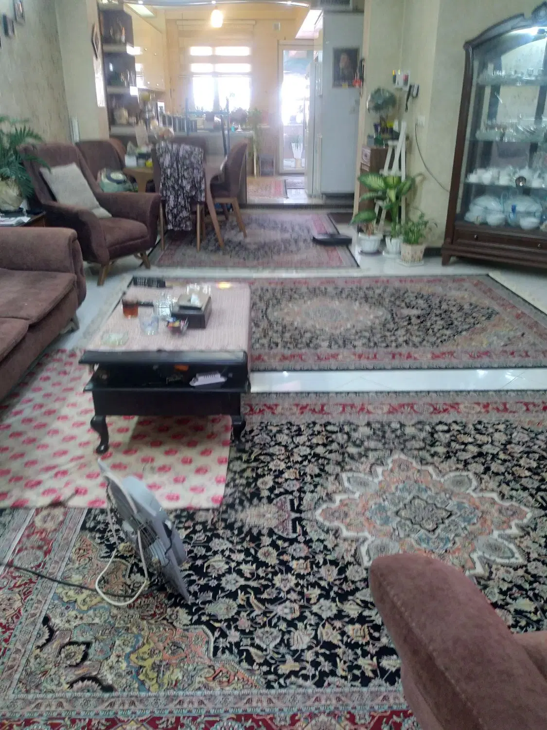 یک واحد  آپارتمان ۹۷ متر ونیم واقع درشریف آباد