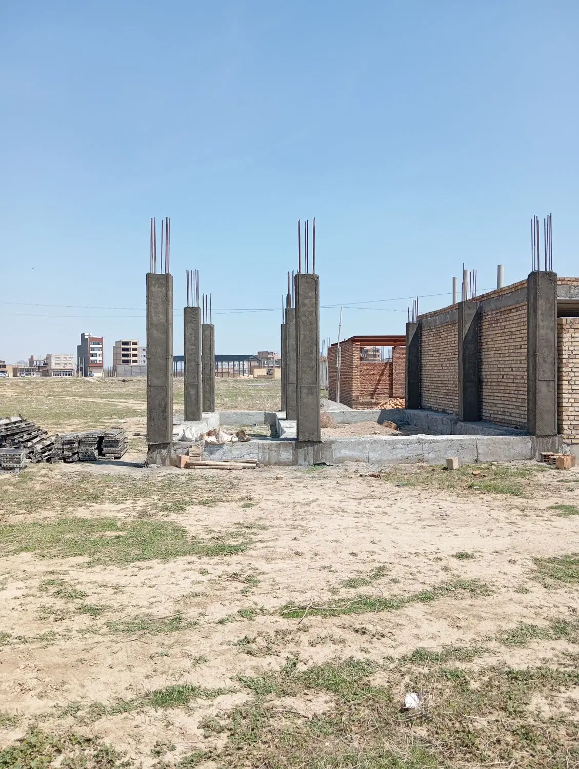اسکلت نیمه کاره