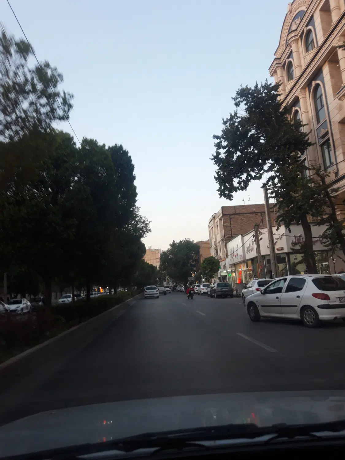 زمین آفتاب درخشان