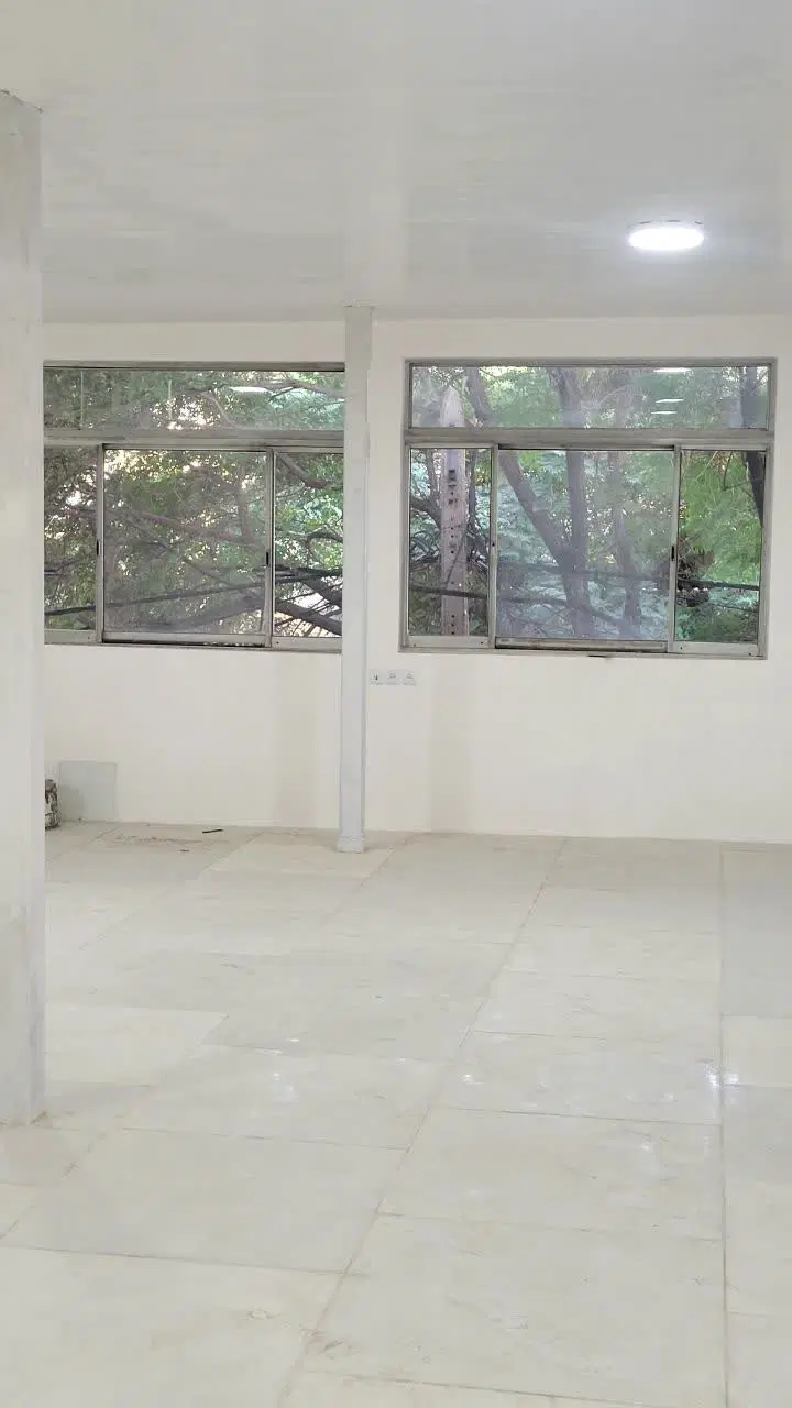 اجاره یک واحد اداری - تجاری