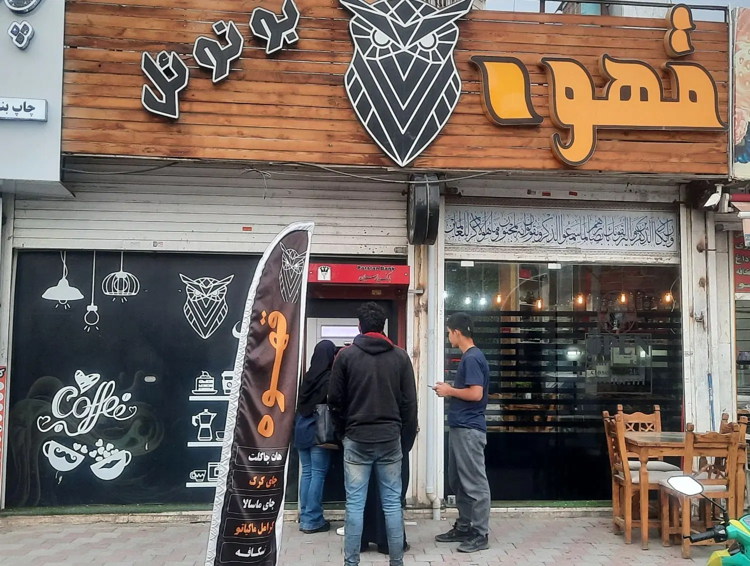 مغازه۳۴ متری با ۱۱۰ متر انبار تجاری سند تکبرگ