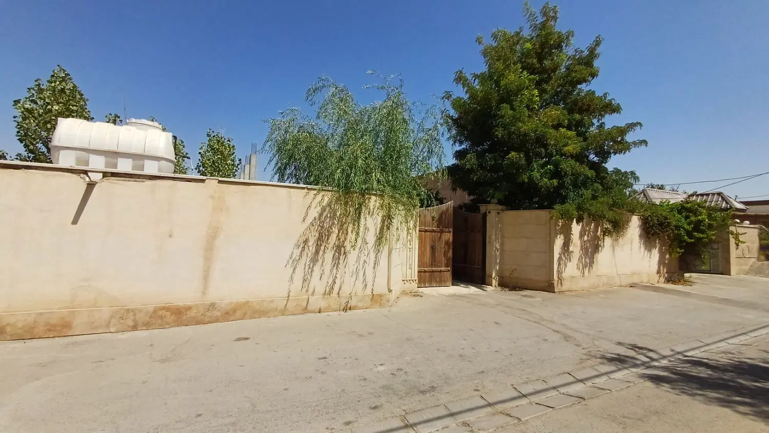 باغ ویلا ۵۰۰ متری با انشعابات کنتور