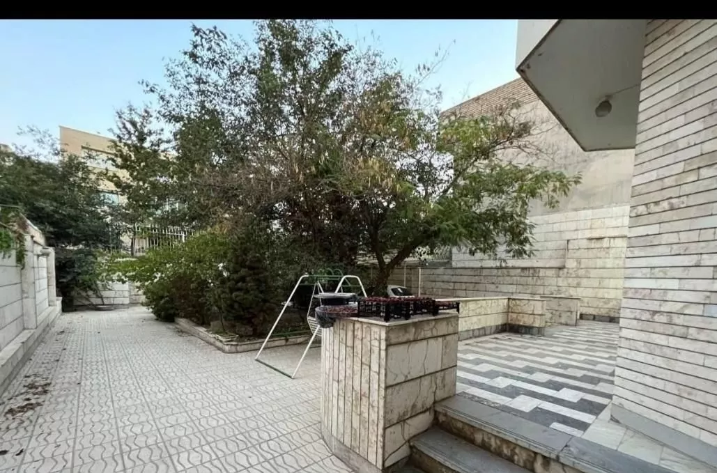 ویلایی 320متر دونبش حاشیه فرشته با 9سقف پروانه