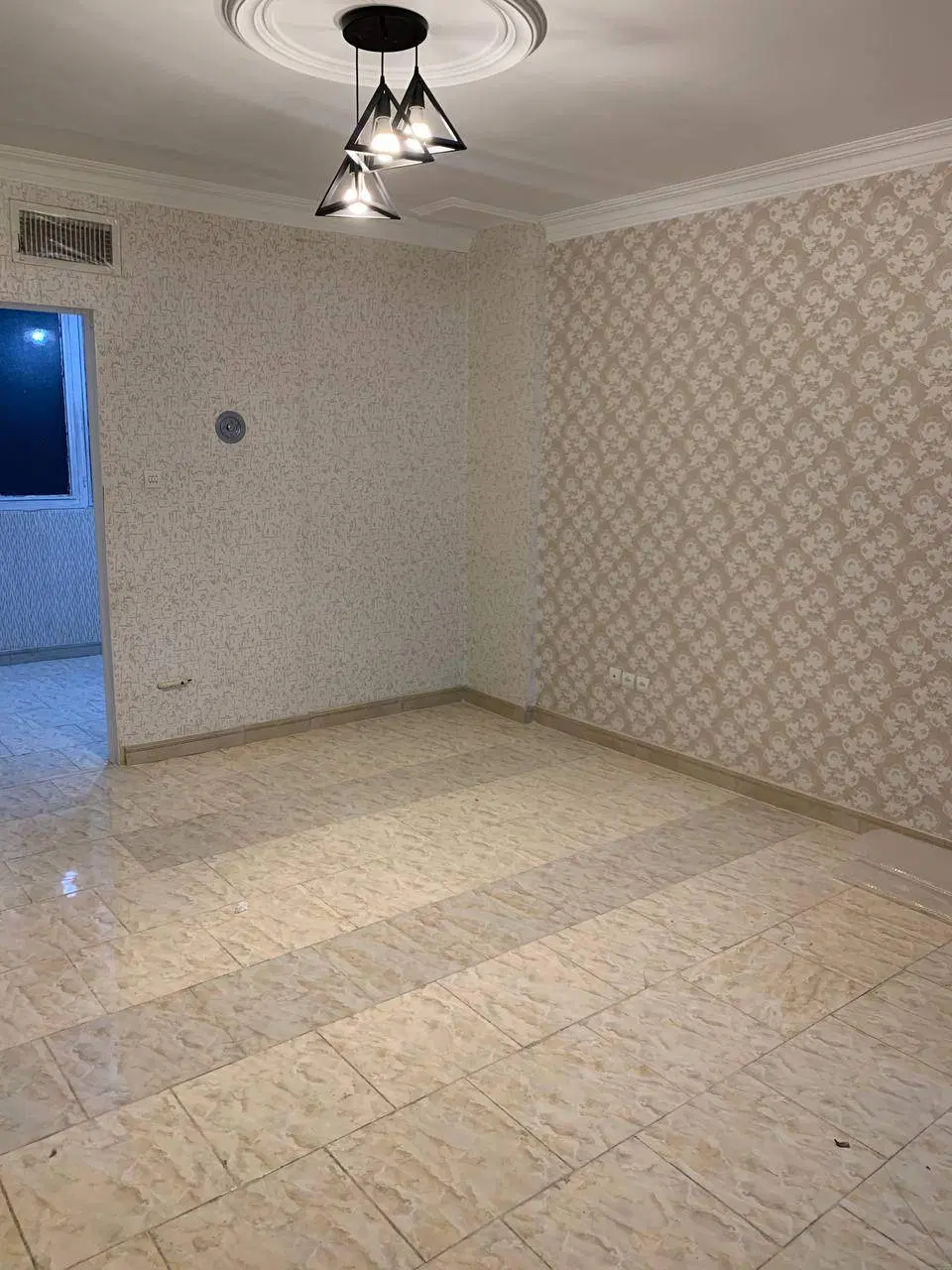 منزل 44متری رهن کامل . سه طبقه تک واحدی