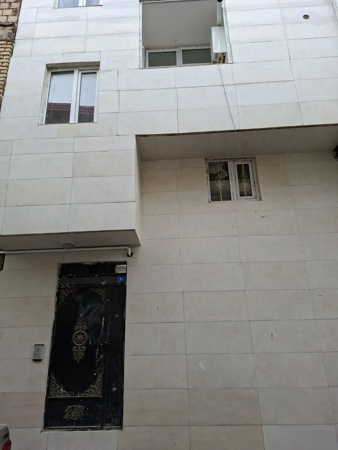 یک خانه دوطبقه مجزا هر طبقه حدود۶۵متر
