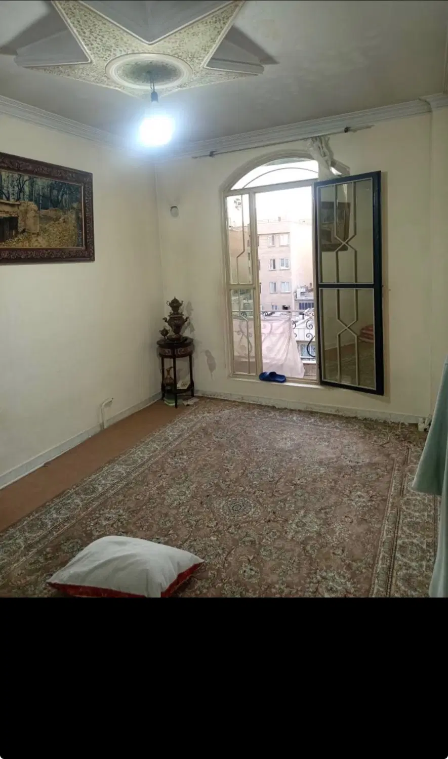 ۵۸ متر با پارکینگ و ۲۶ متر انباری