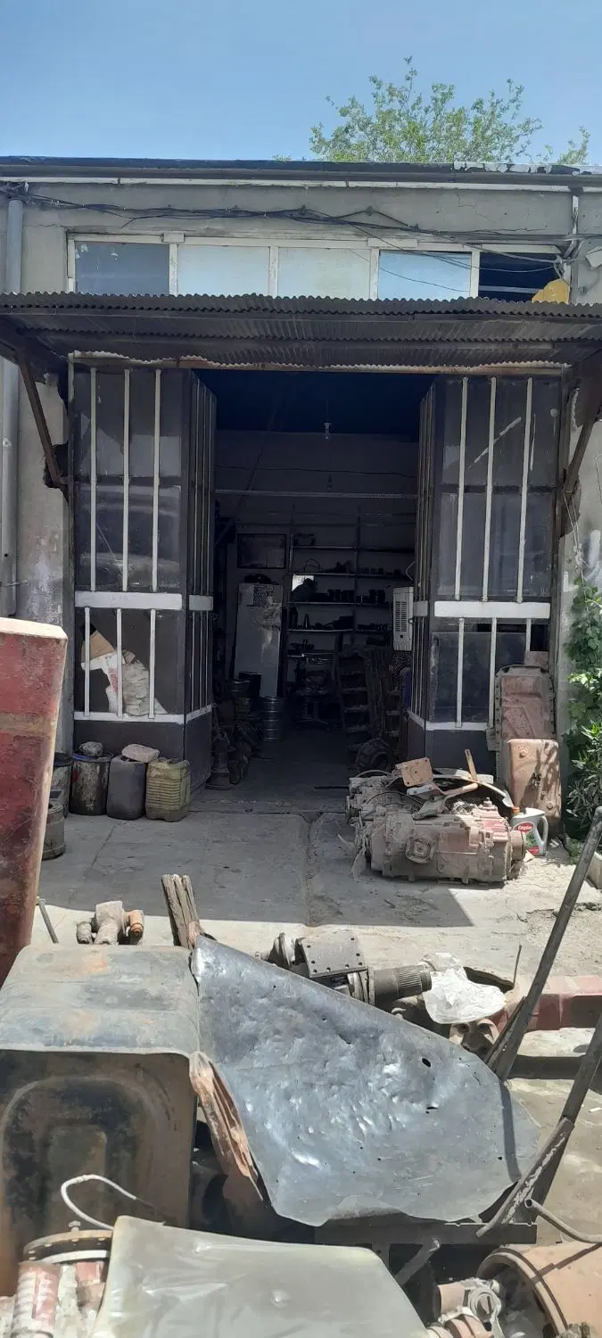 مغازه داخل گاراژ