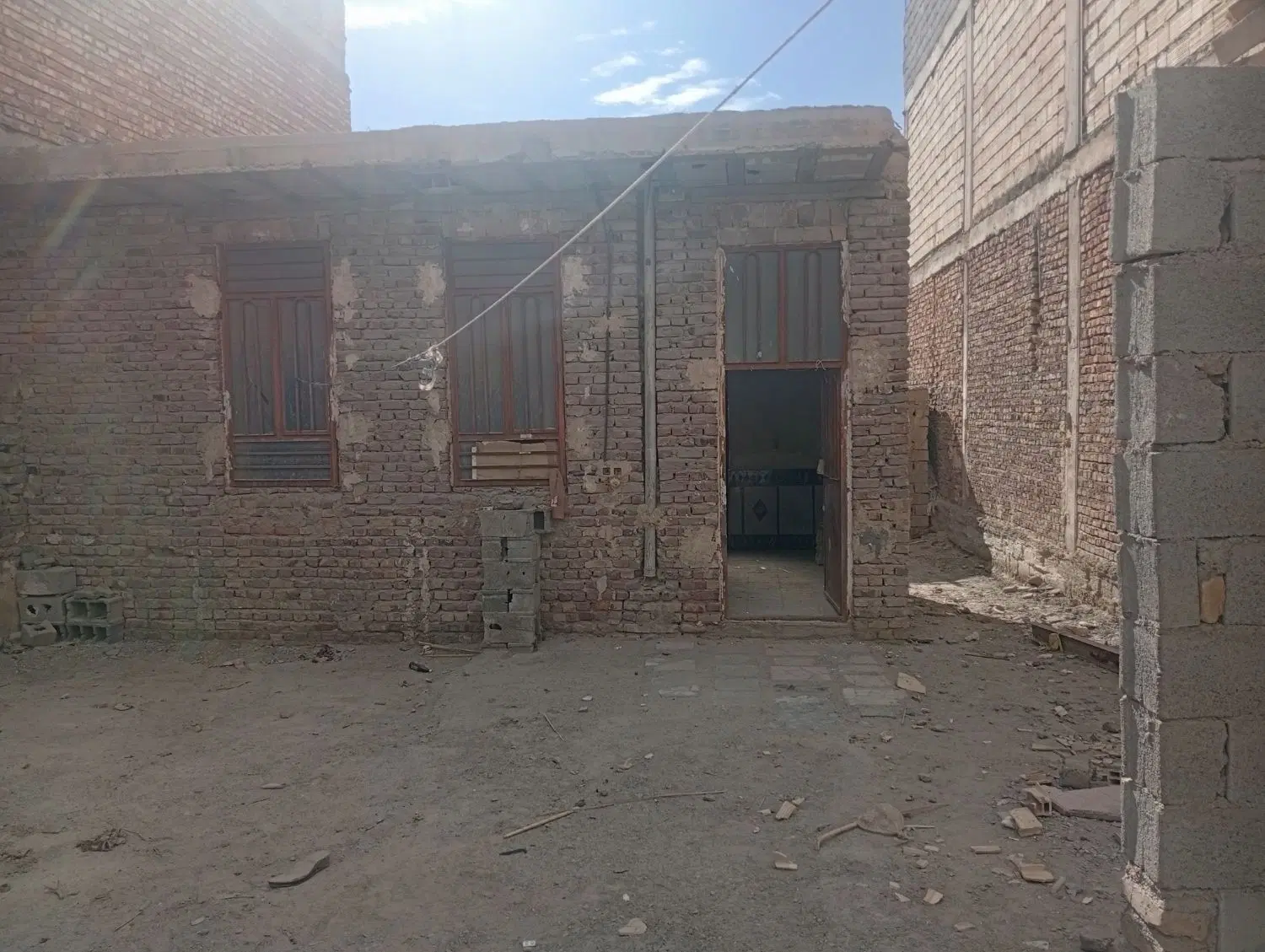 ملک فروشی ۱۷۳