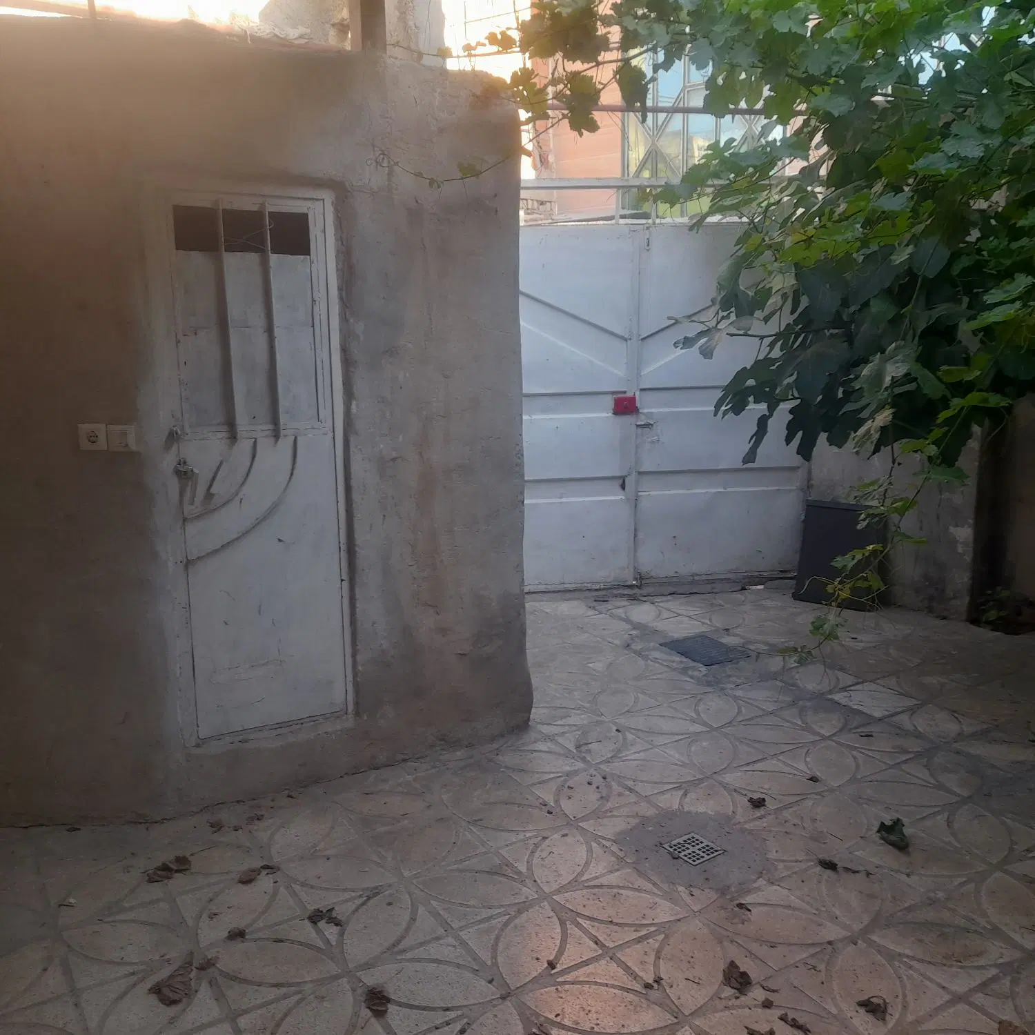 اجاره حیاط ویلایی ماشین رو کلته حاجی بیگلر