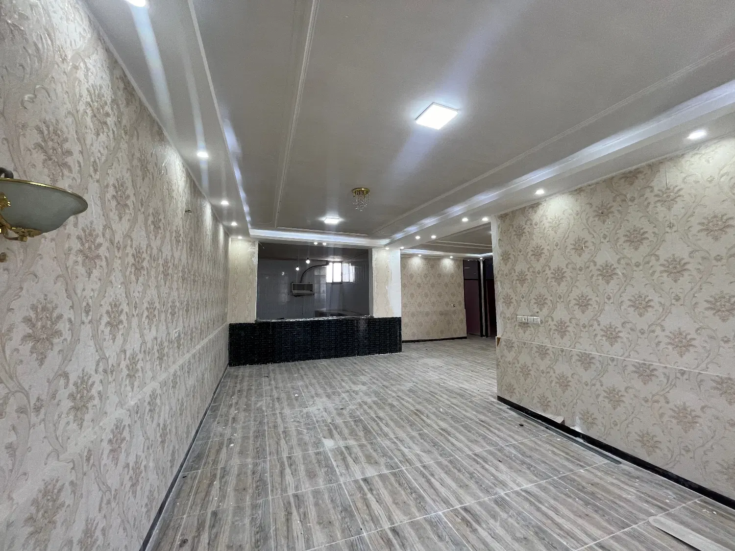 رهن طبقه یک‌ بلوار چویل‌ابتدای‌خ استخر(فرهنگیان)