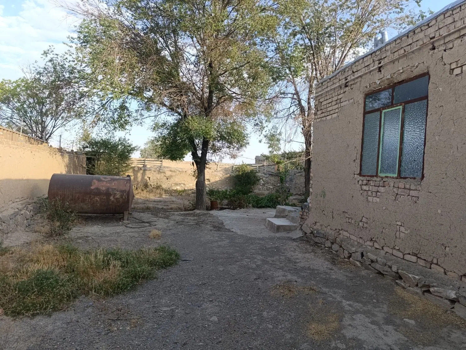خانه کلنگی همراه با زمین مناسب بازسازی و باغ