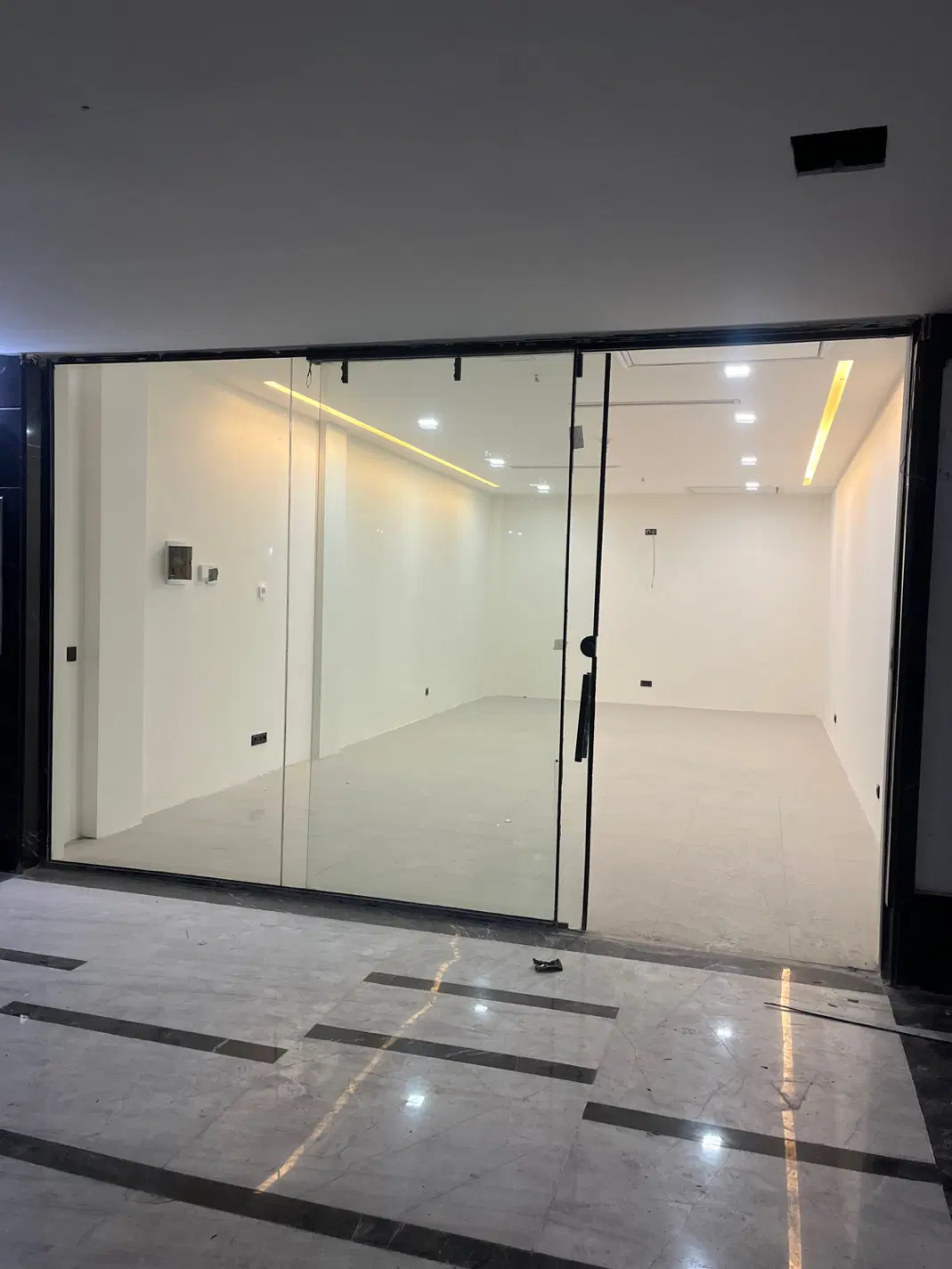 اجاره مغازه در بازار مبل یافت اباد