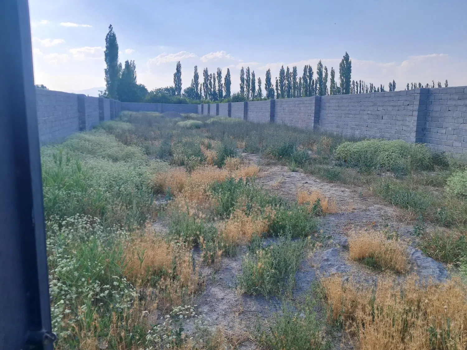 زمین چهار دیواری مجوز دار