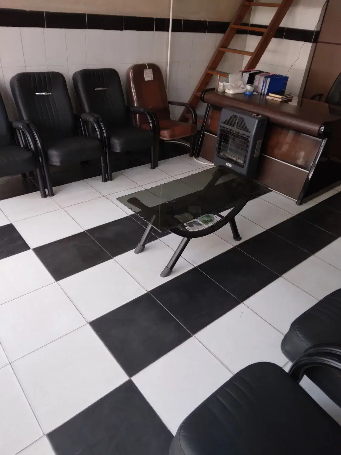 فاطمی،زرتشت ۱۵متر مغازه با پارکینگ،رهن و اجاره
