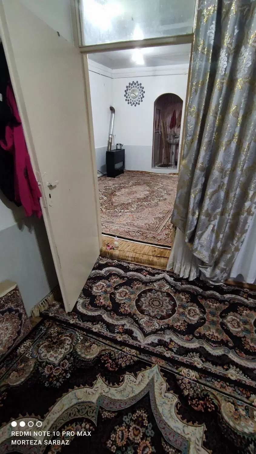 حیاط دربستی درخیابان حجتی