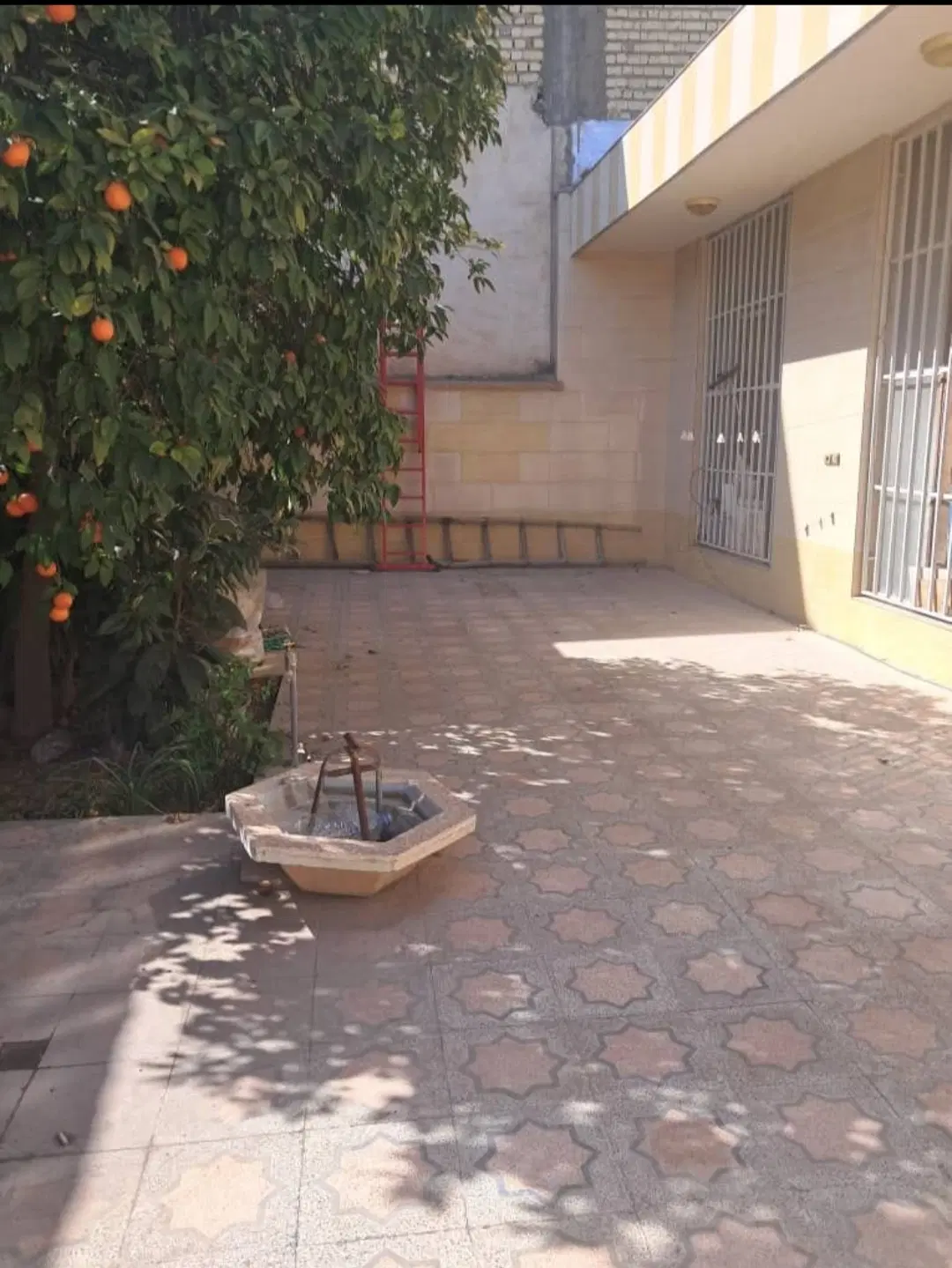 ۳ خوابه حیاط دار بازسازی شده