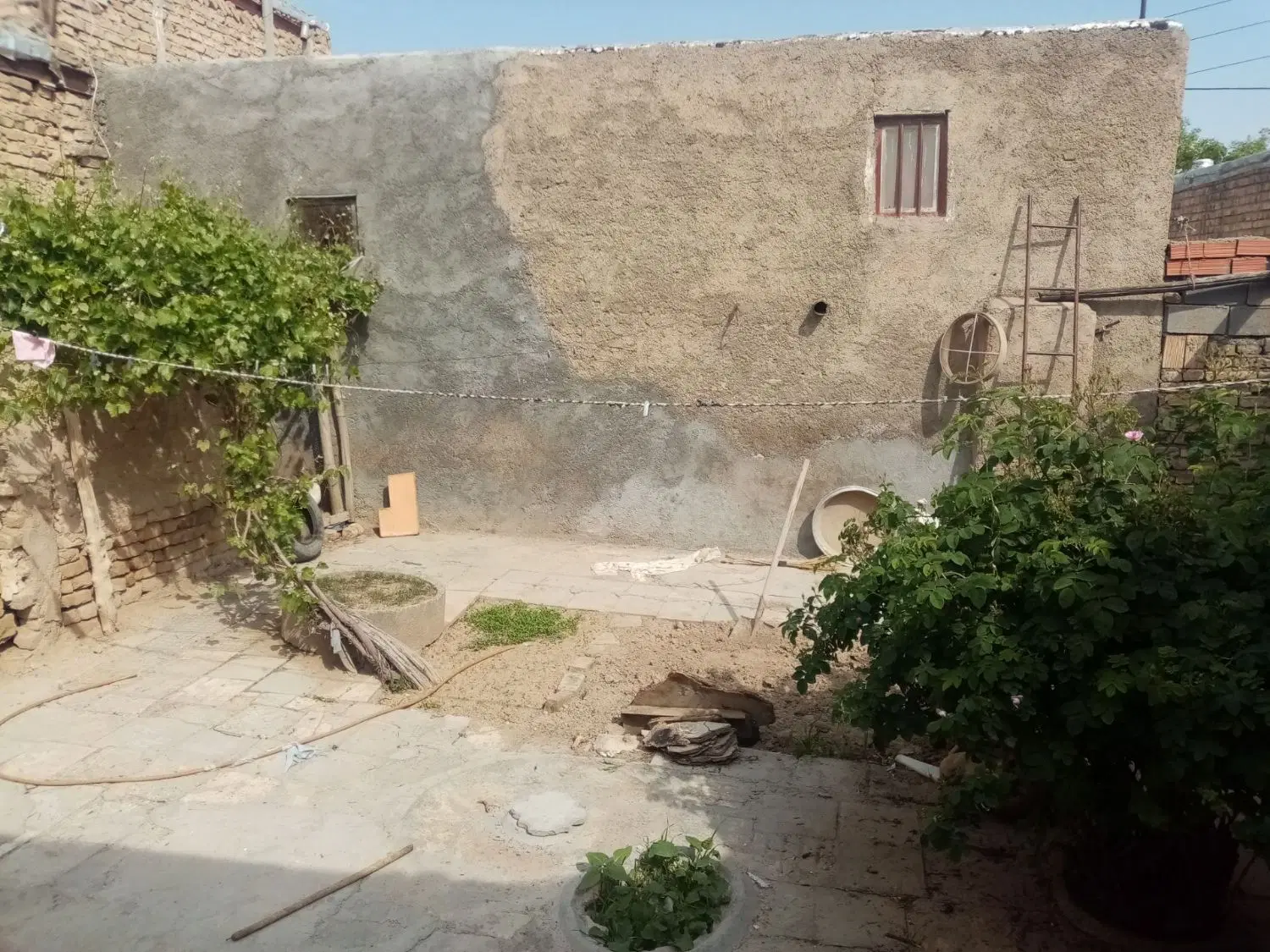 ملک فروشی