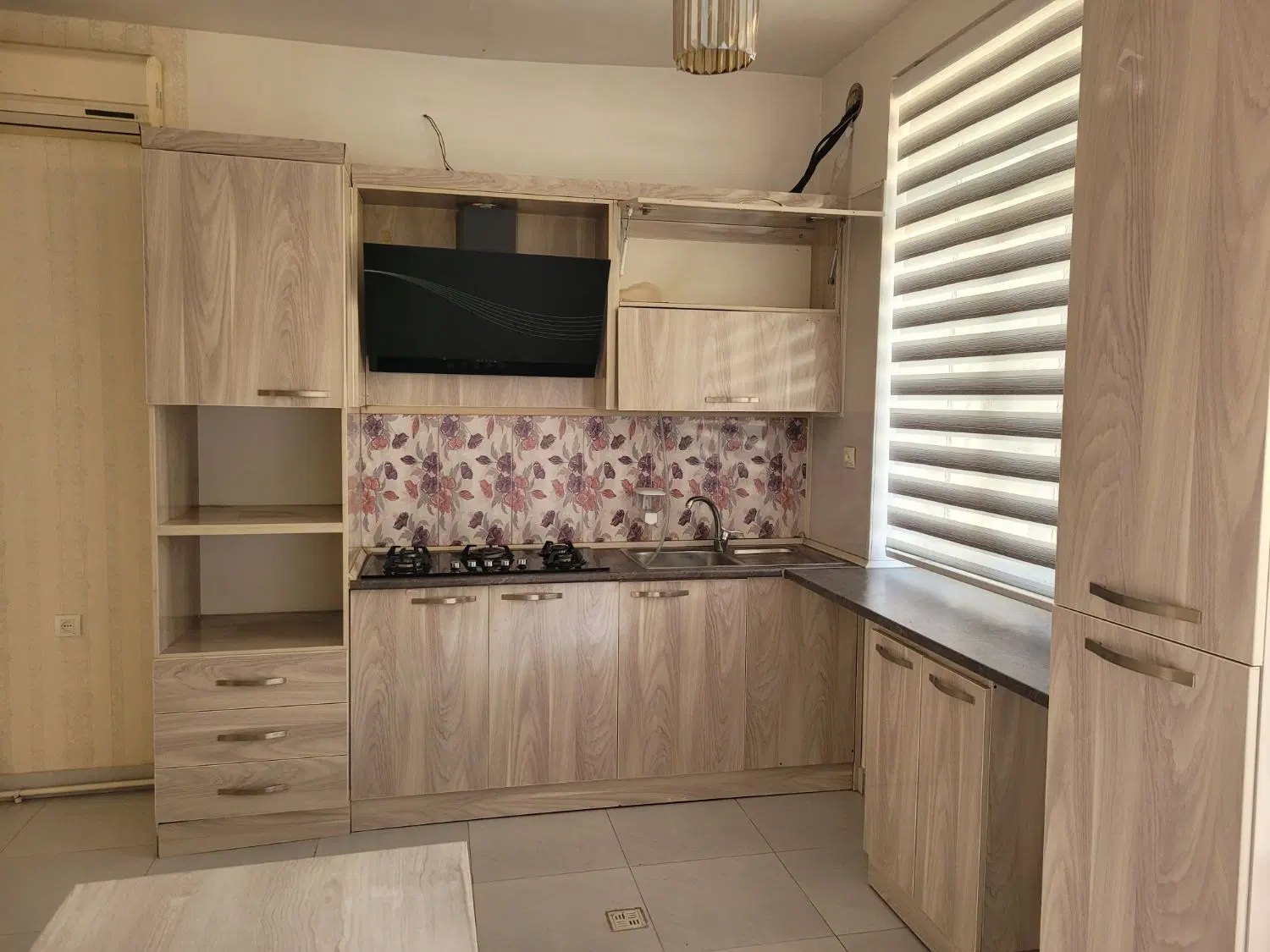 حیاط دوسرویس مسکونی وتجاری